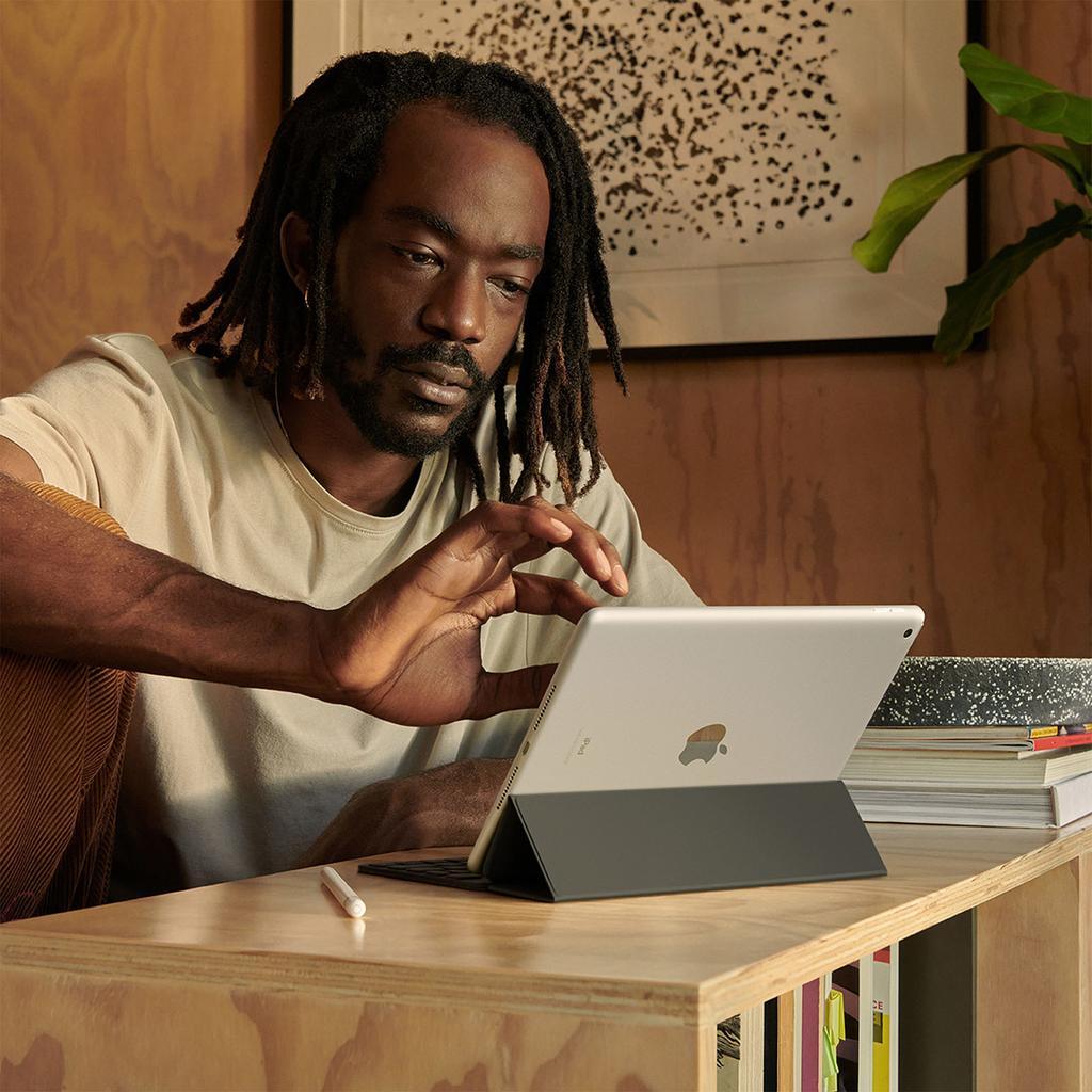 Apple iPad 9th Generation in Silver with Smart Keyboard (colour not included in this Space Gray listing)